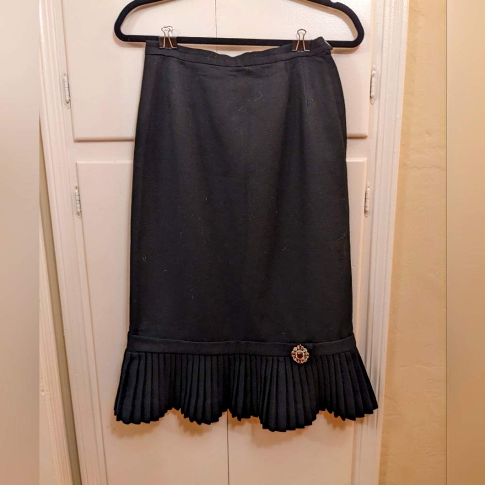 1950s/ 1960s Vintage Wool Pencil Skirt with Pleats size M